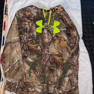 Camouflage Under Armour hoodie